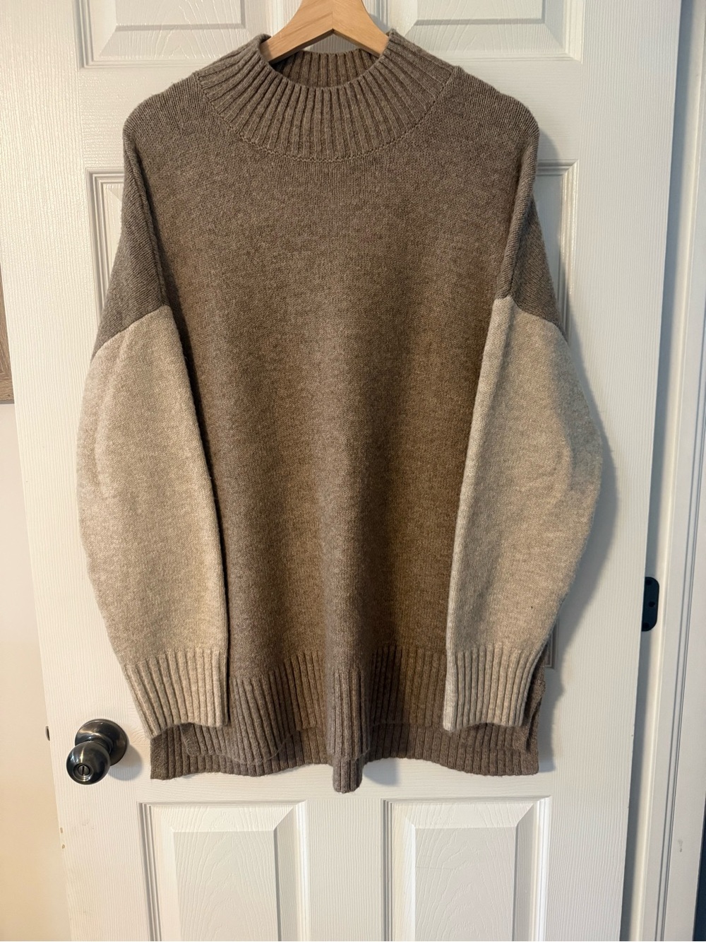 Reitmans Two-Tone Crewneck Sweater in Brown & Cream